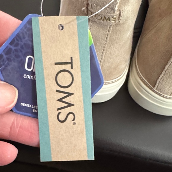 Toms Women's Tan Suede Ankle Booties - Picture 4 of 6